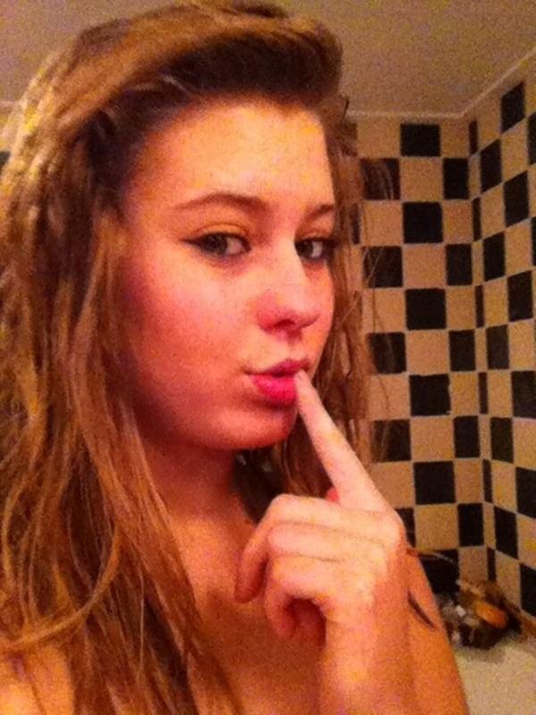 19P teen slut selfshot
