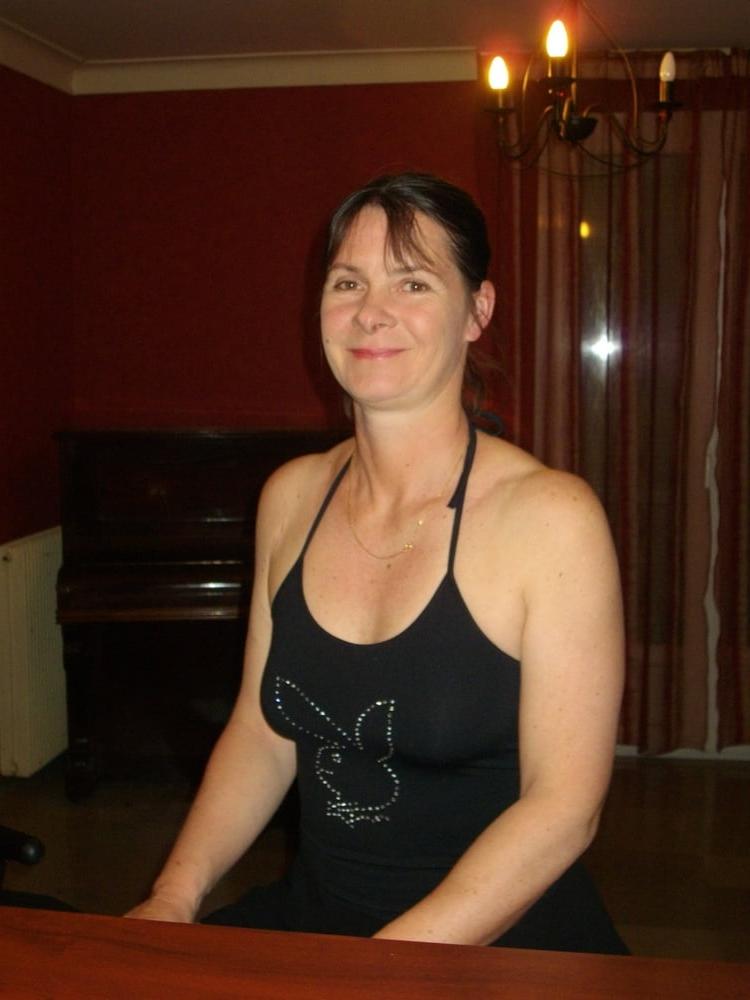 25P Exposed Whore Corrine from Paris France