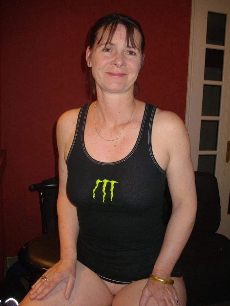 25P Exposed Whore Corrine from Paris France