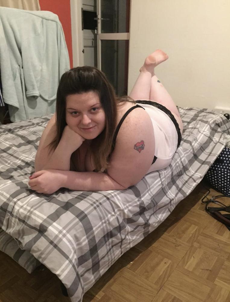 25P Exposed UK slut Mel
