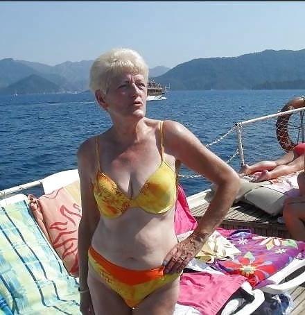 25P Non Nude Mature woman