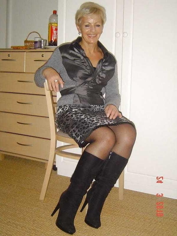 25P Non Nude Mature woman