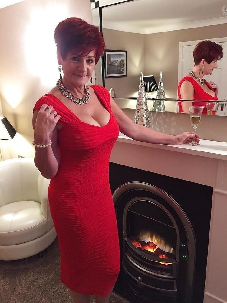 25P Non Nude Mature woman
