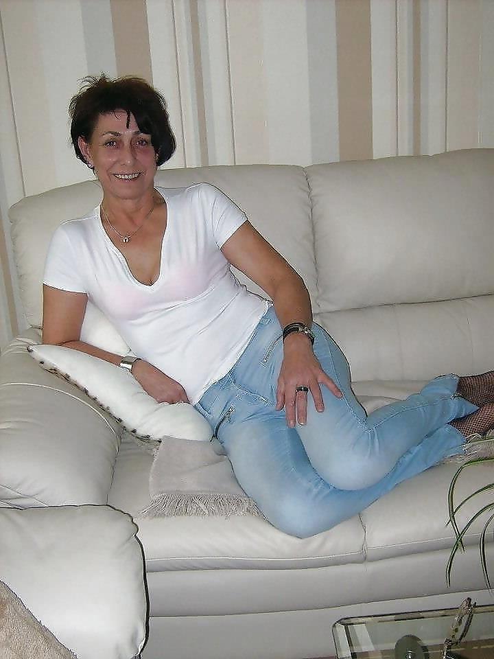 25P Non Nude Mature woman