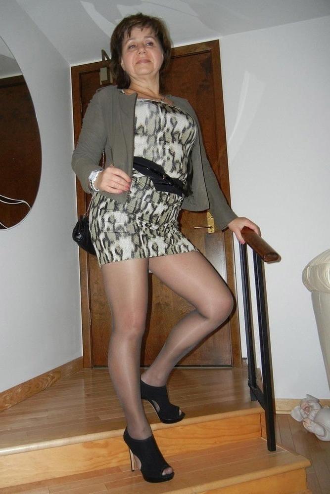 25P Non Nude Mature woman