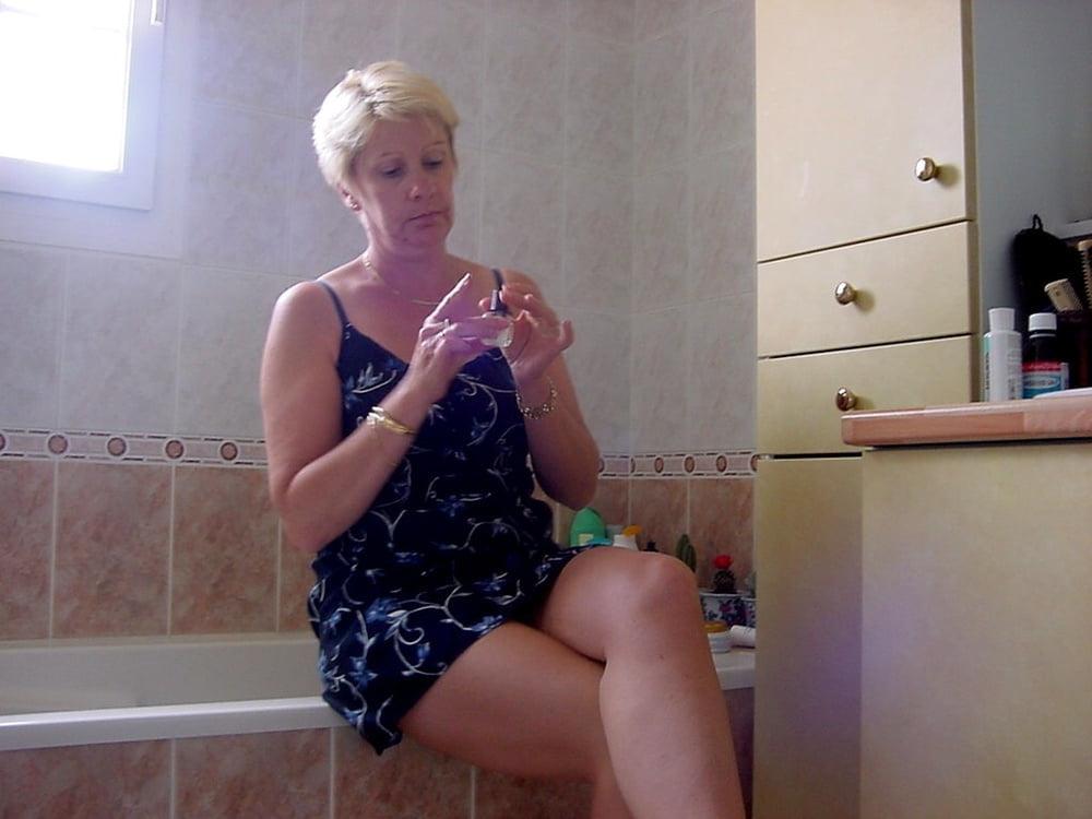 25P A French Hotwife