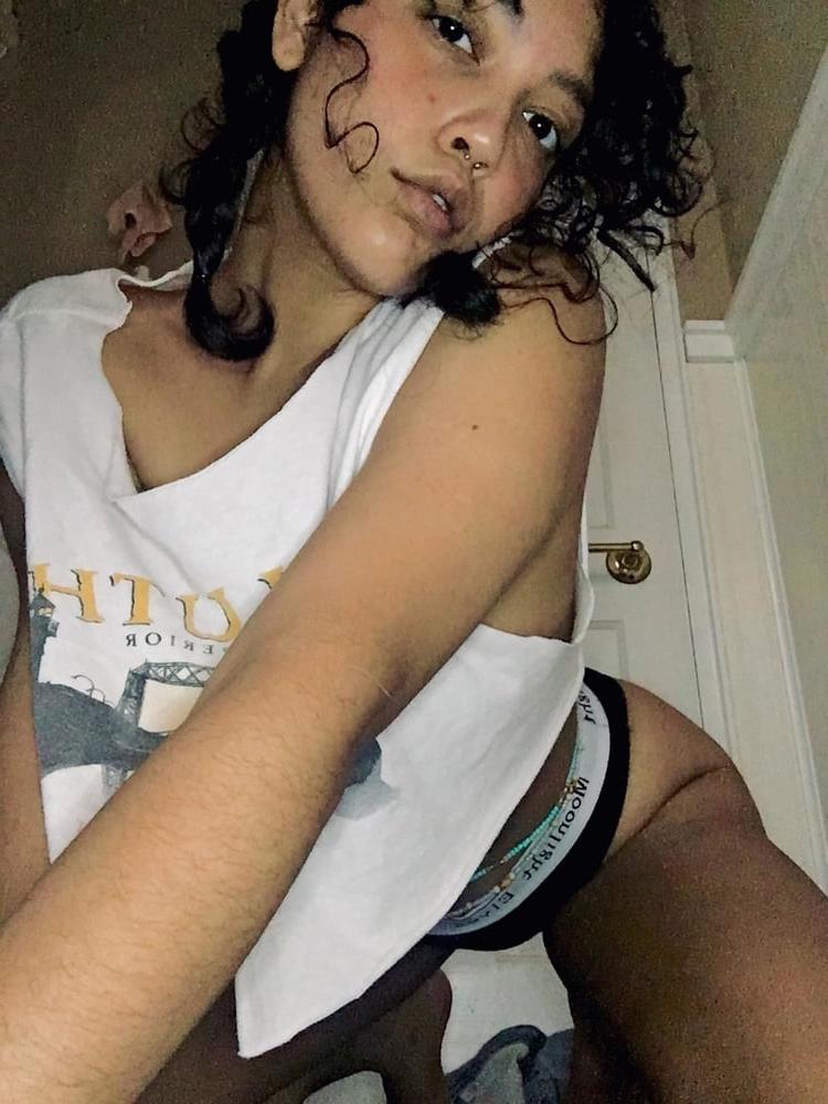 25P Hairy latin slut