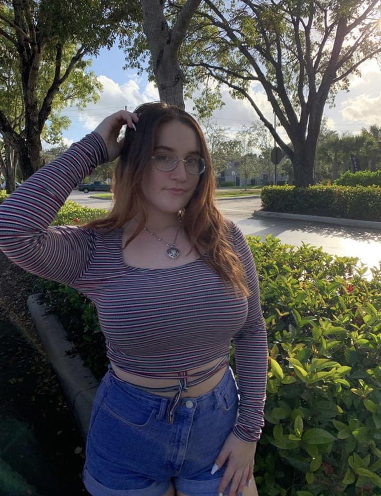 8P 174 young slut to expose