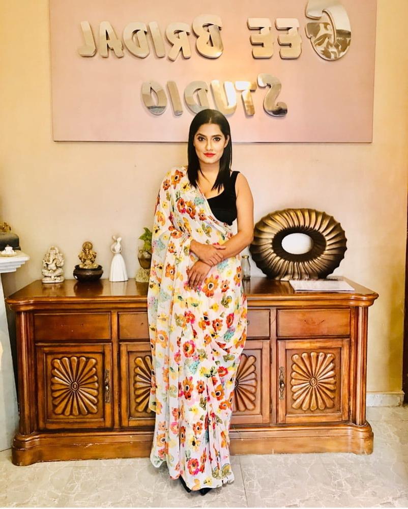 25P Busty indian wife exposed