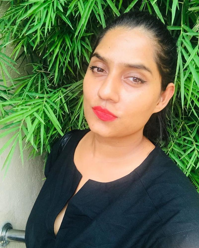 25P Busty indian wife exposed