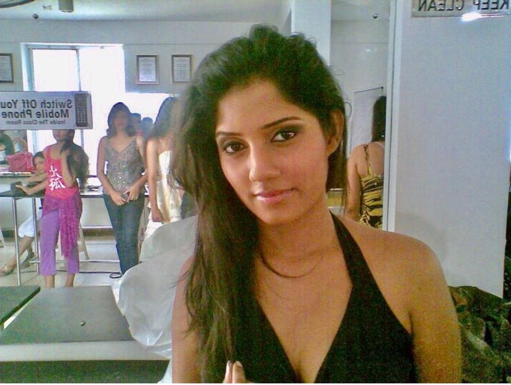 25P Busty indian wife exposed