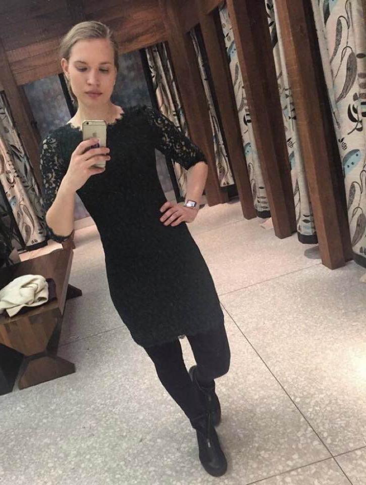 11P Exposed slut Anna, 20, for sharing and repost
