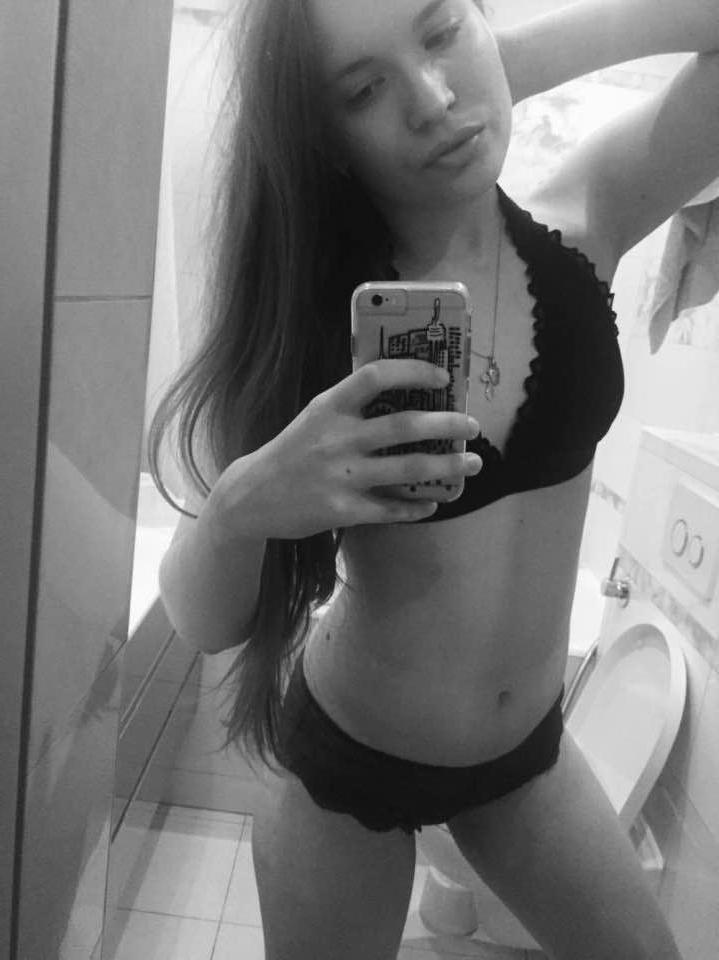 11P Exposed slut Anna, 20, for sharing and repost