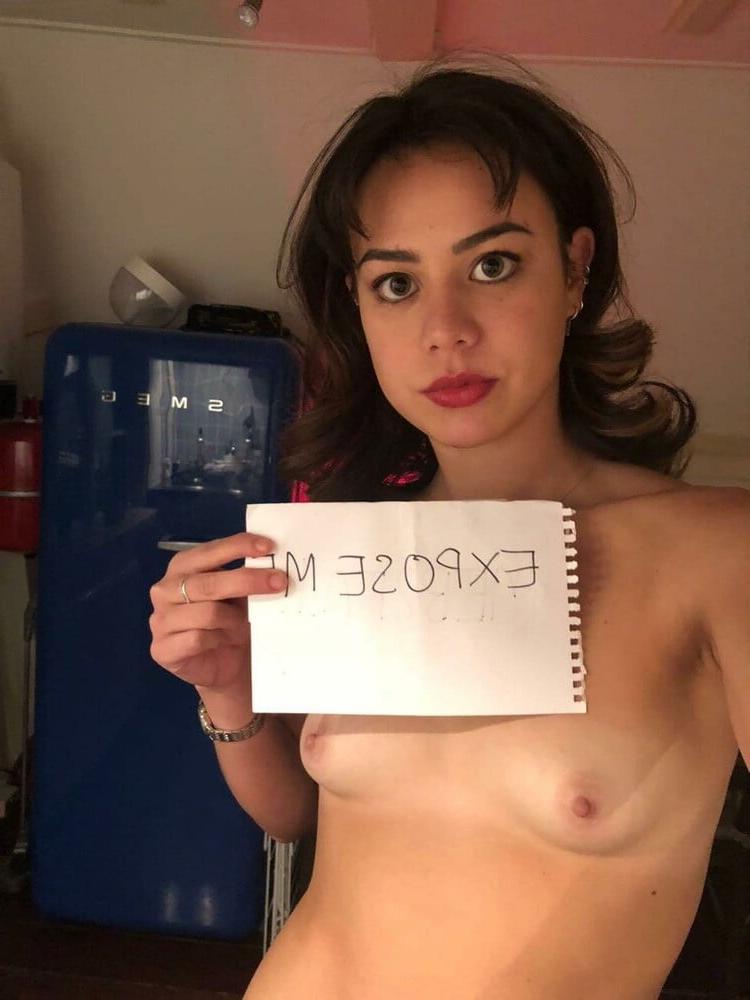 7P Self-Exposing Slut
