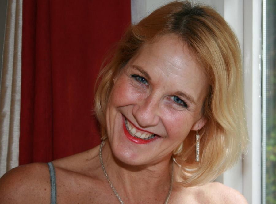 25P Molly, sexy UK MILF Slut