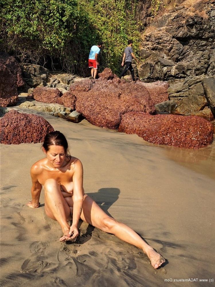 25P WHITE SLUT IN GOA INDIA