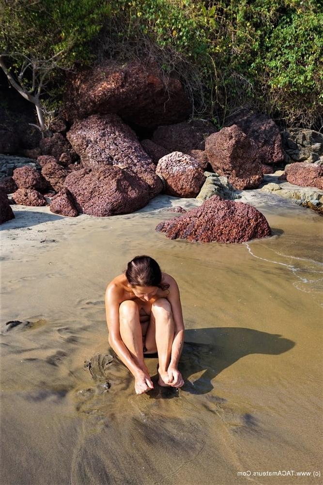 25P WHITE SLUT IN GOA INDIA