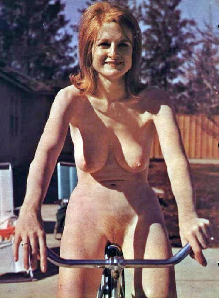 25P Erotic Hot Girls on a Bicycle - Session 9