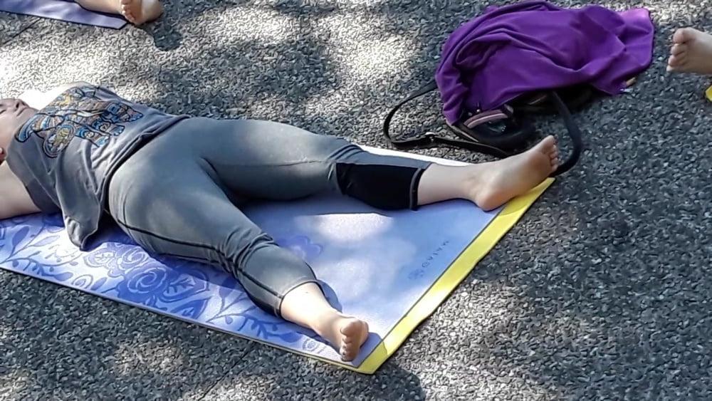 25P Candid young slut : sport IX