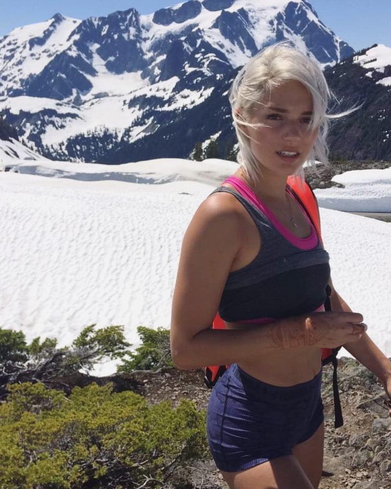 25P Candid young slut : sport IX