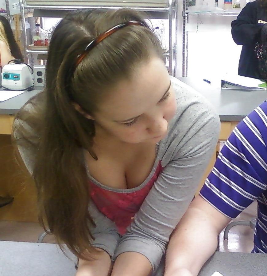 25P Candid young slut : students V