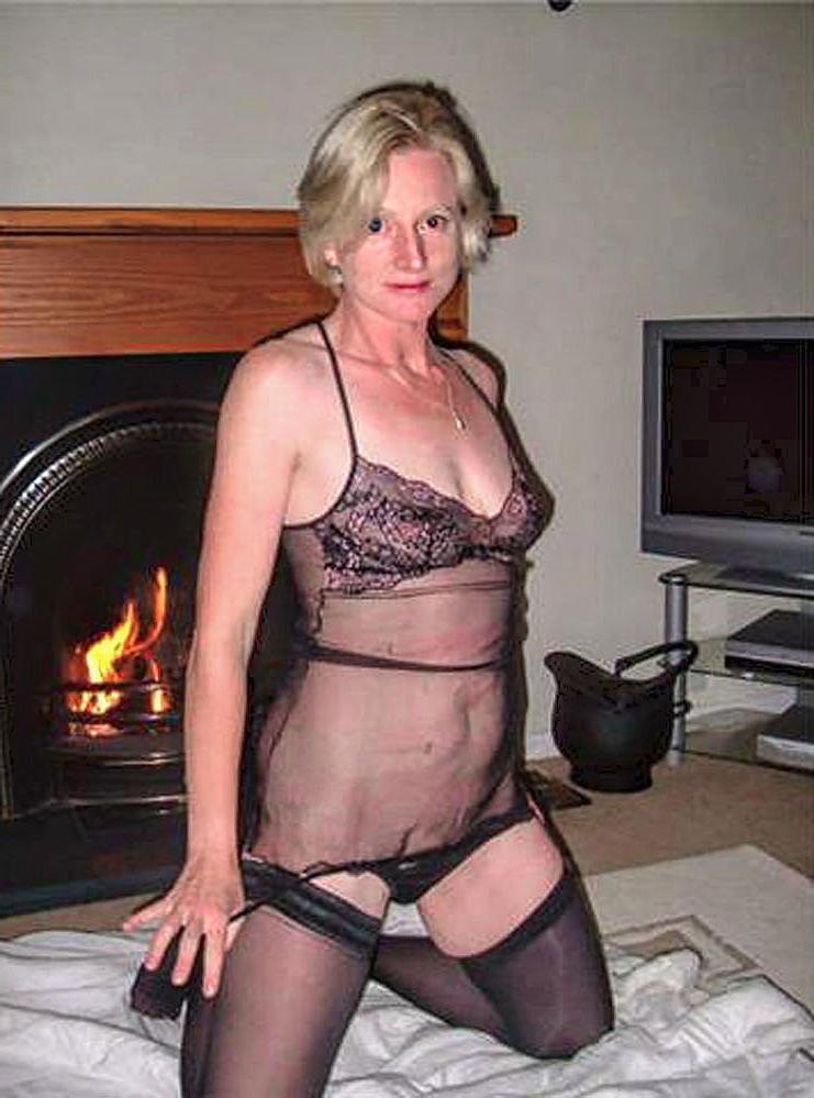 25P Slut Sarah wants you to spread her everywhere!!!