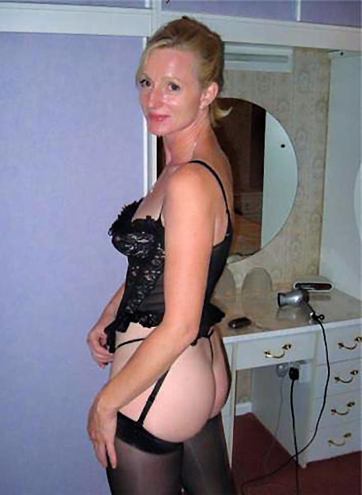 25P Slut Sarah wants you to spread her everywhere!!!