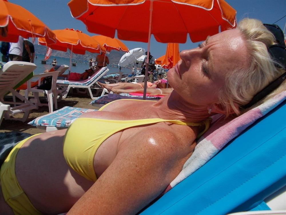 25P Slut Sarah wants you to spread her everywhere!!!