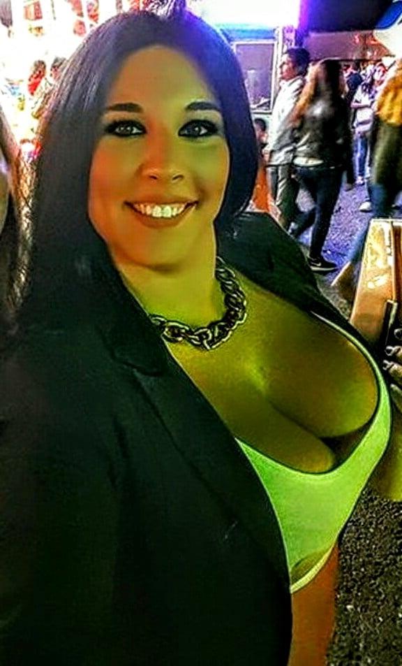 5P Natalia peituda busty slut