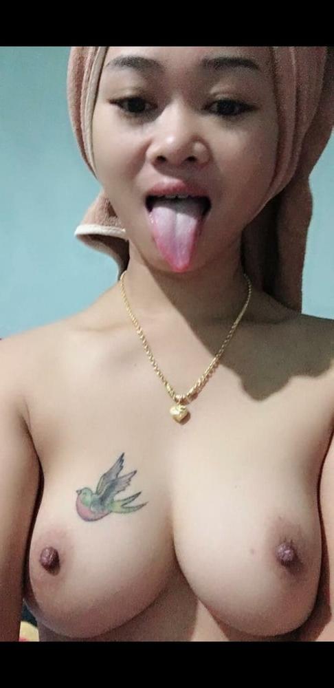 14P Asian slut exposed