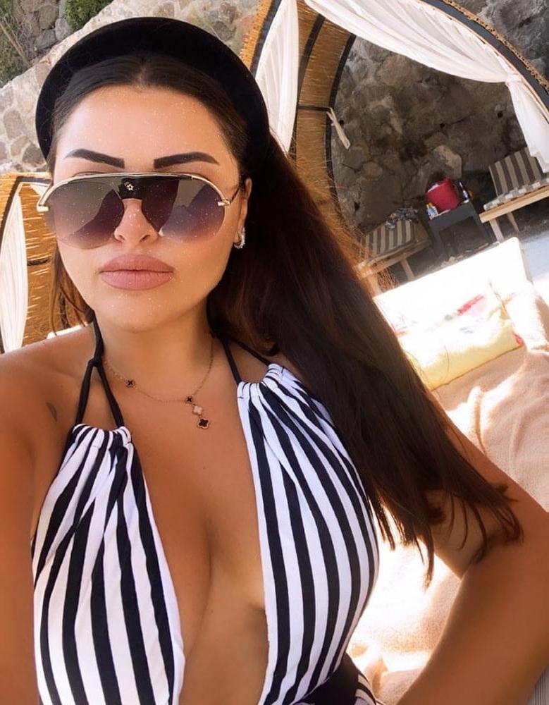 25P Hot Slut Clodia