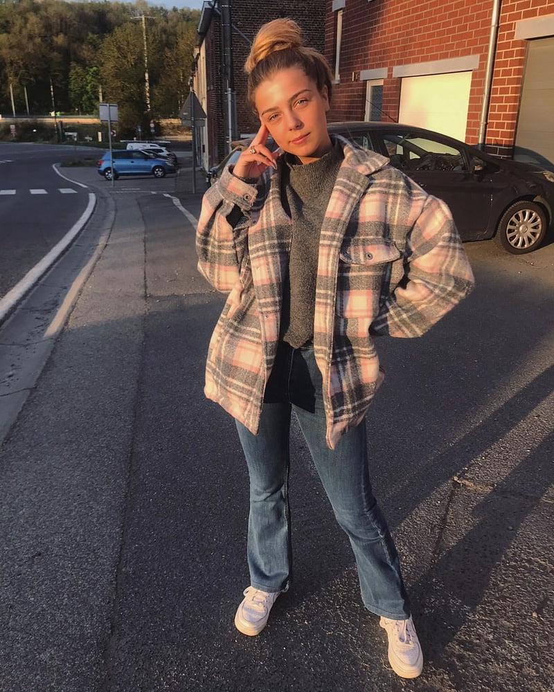 25P Instagram slut