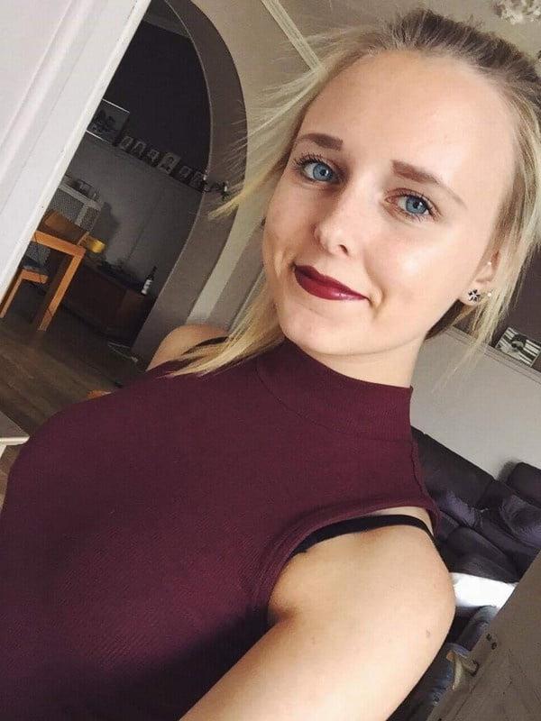 25P Instagram slut