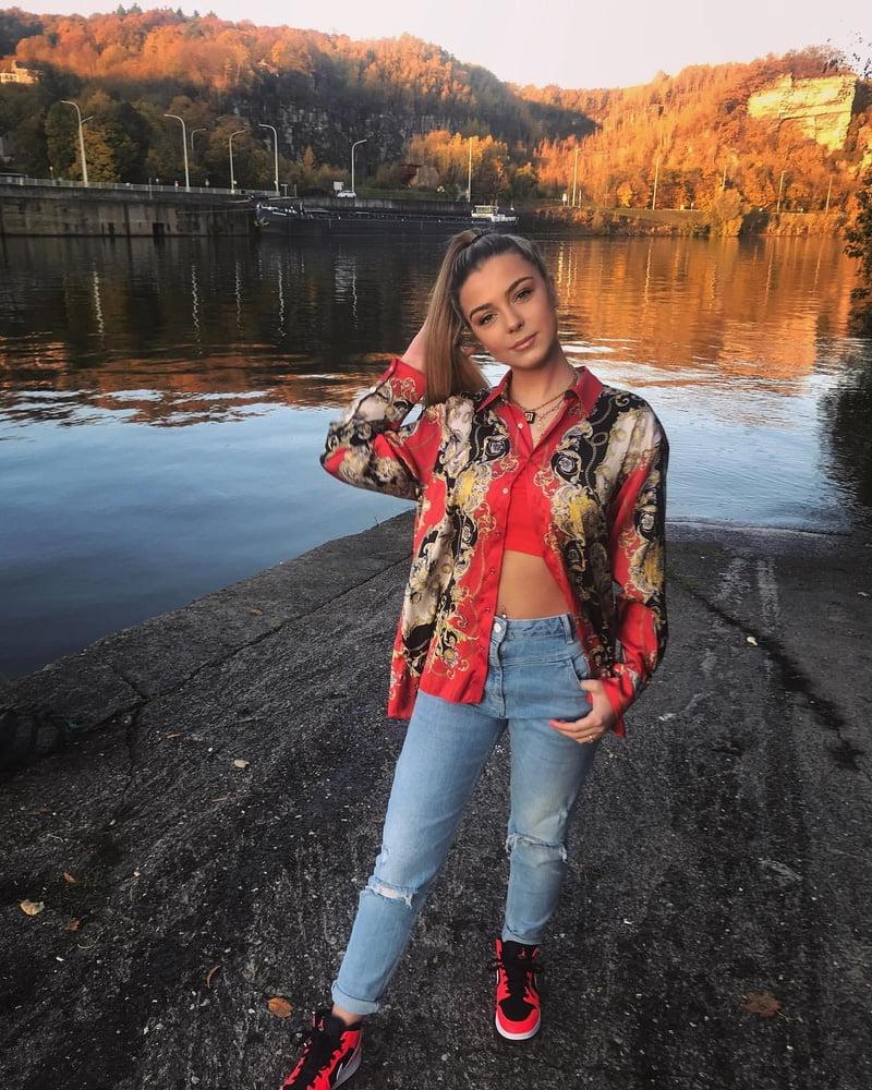 25P Instagram slut