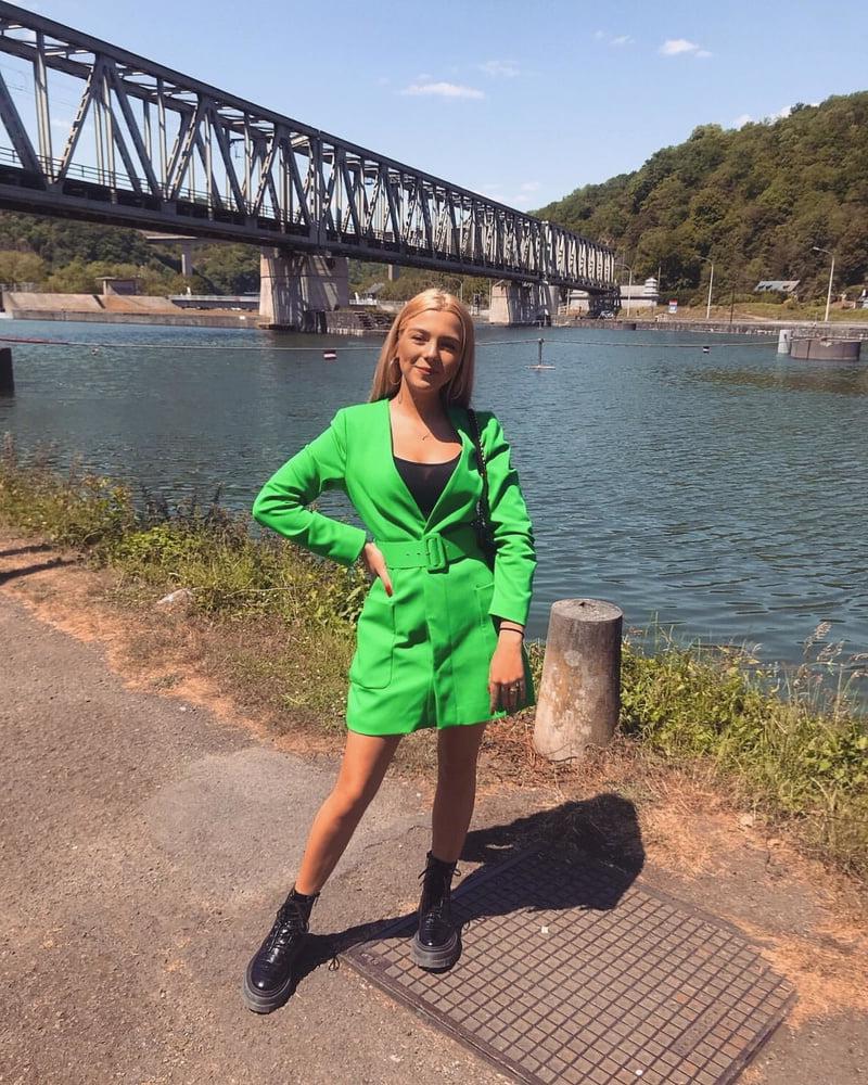 25P Instagram slut