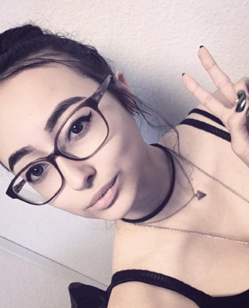 25P Hot teen slut