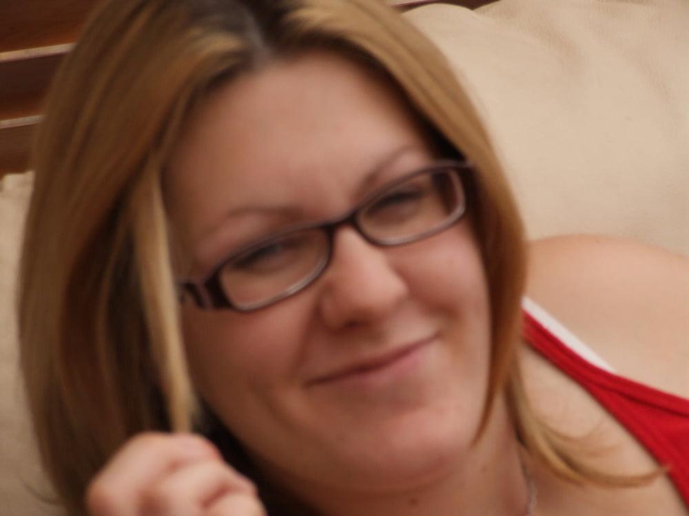 25P Uk Slut Exposed