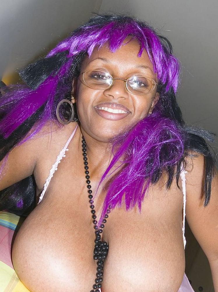 25P Tit bondage and clamped nipples
