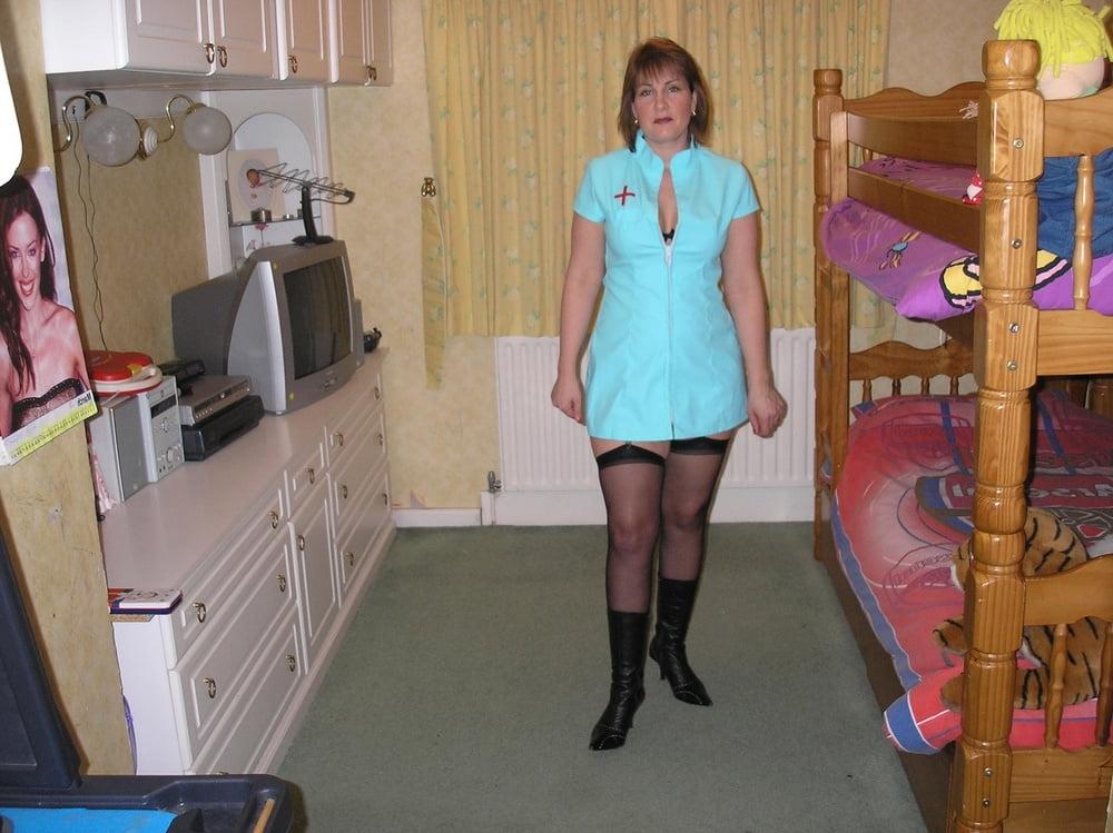 25P WNE 943 - Nice UK Slut