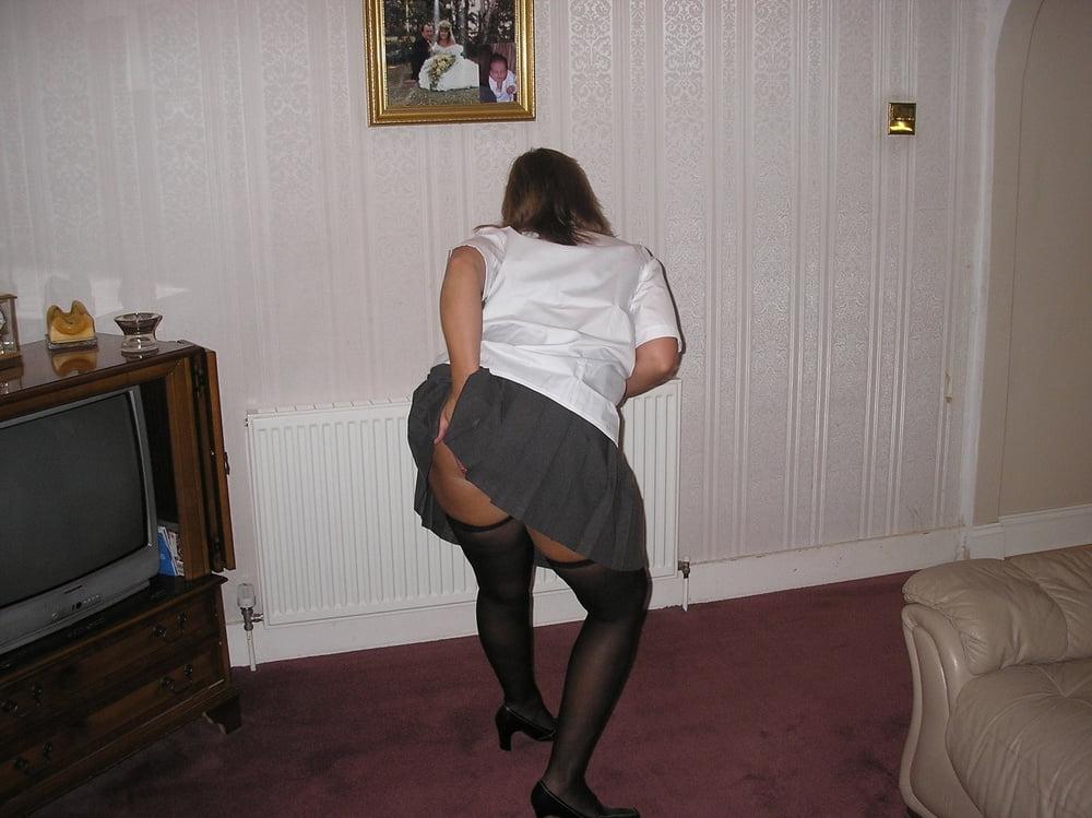 25P WNE 943 - Nice UK Slut