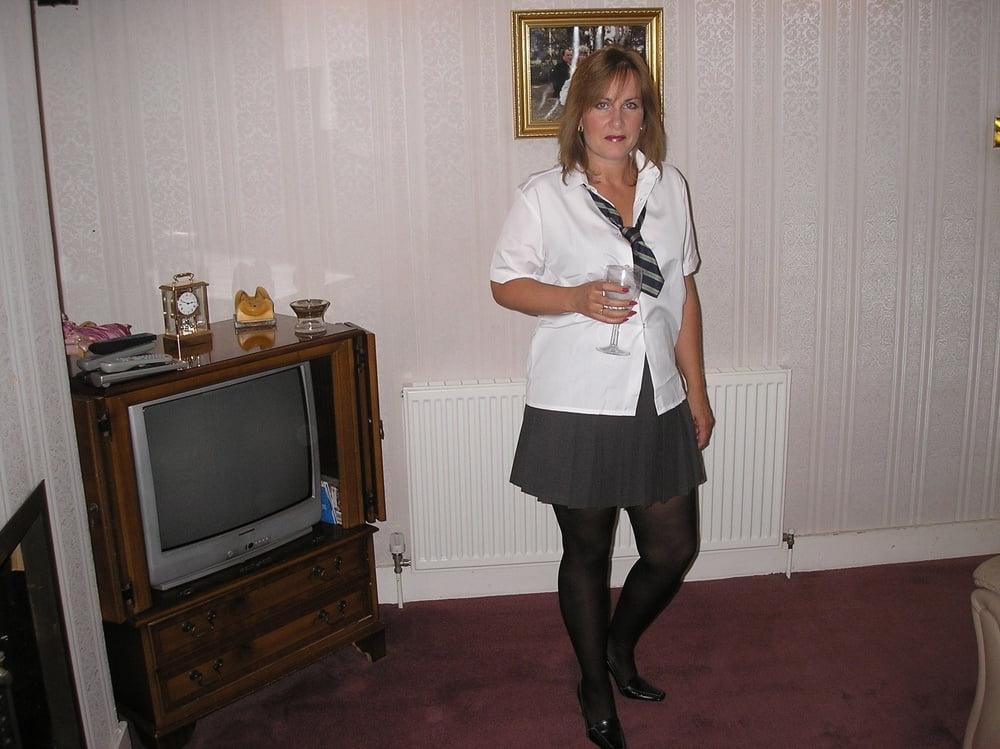 25P WNE 943 - Nice UK Slut