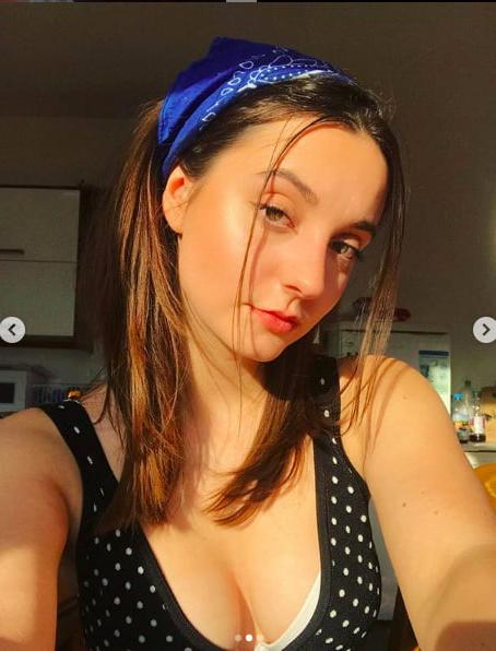 25P Comment What to Do to the Greatest Teen Instagram Slut
