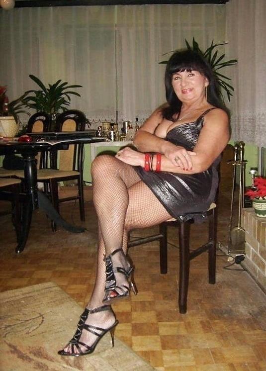 25P MATURES DRESSED LIKE SLUTS 54