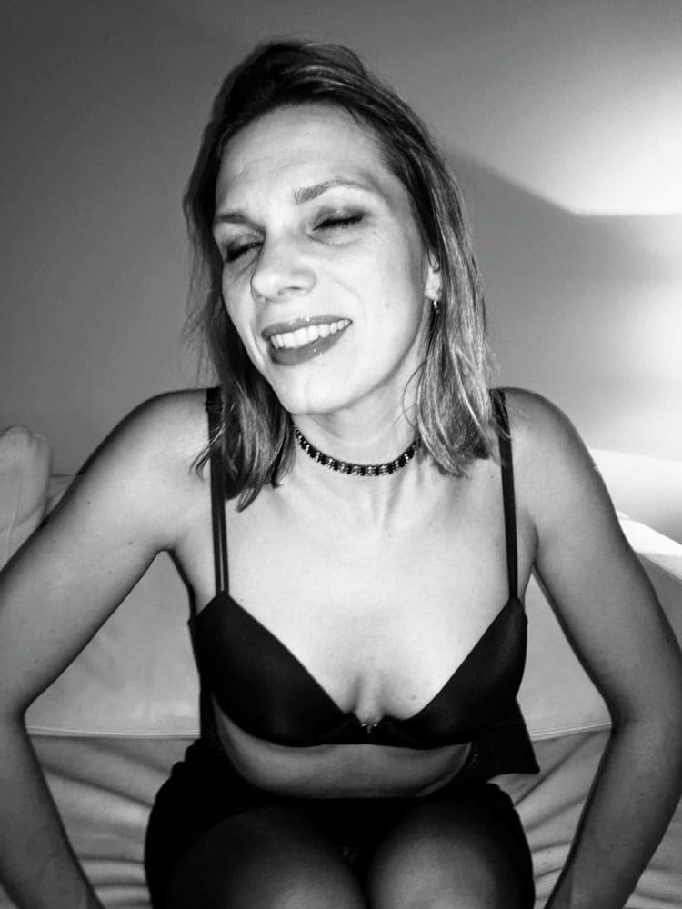 25P Kate the web slut