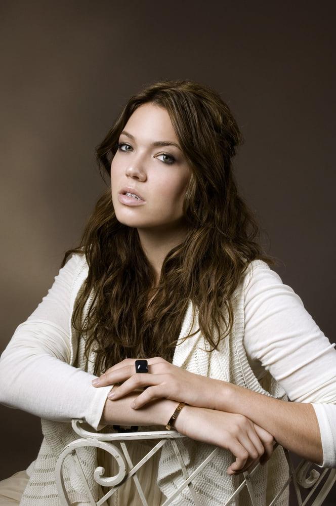 19P Mandy Moore - Dedication Cast Portraits (2007)