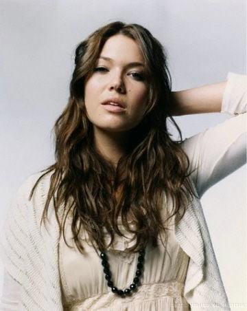 19P Mandy Moore - Dedication Cast Portraits (2007)