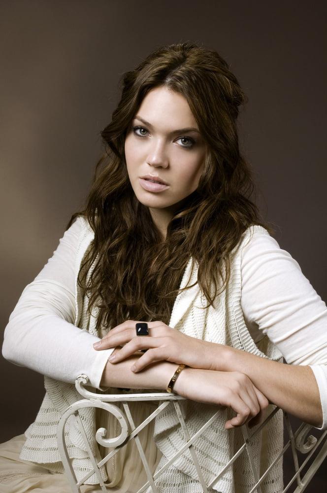 19P Mandy Moore - Dedication Cast Portraits (2007)