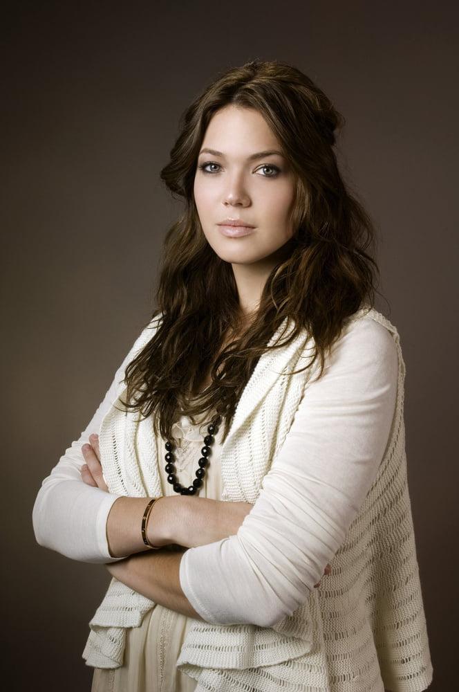 19P Mandy Moore - Dedication Cast Portraits (2007)