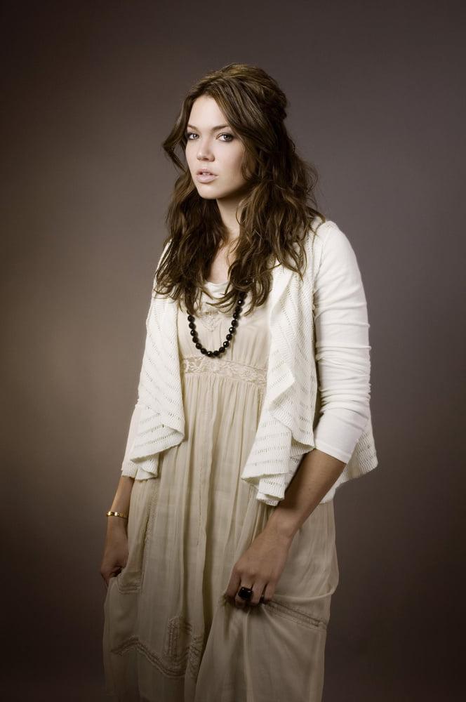 19P Mandy Moore - Dedication Cast Portraits (2007)