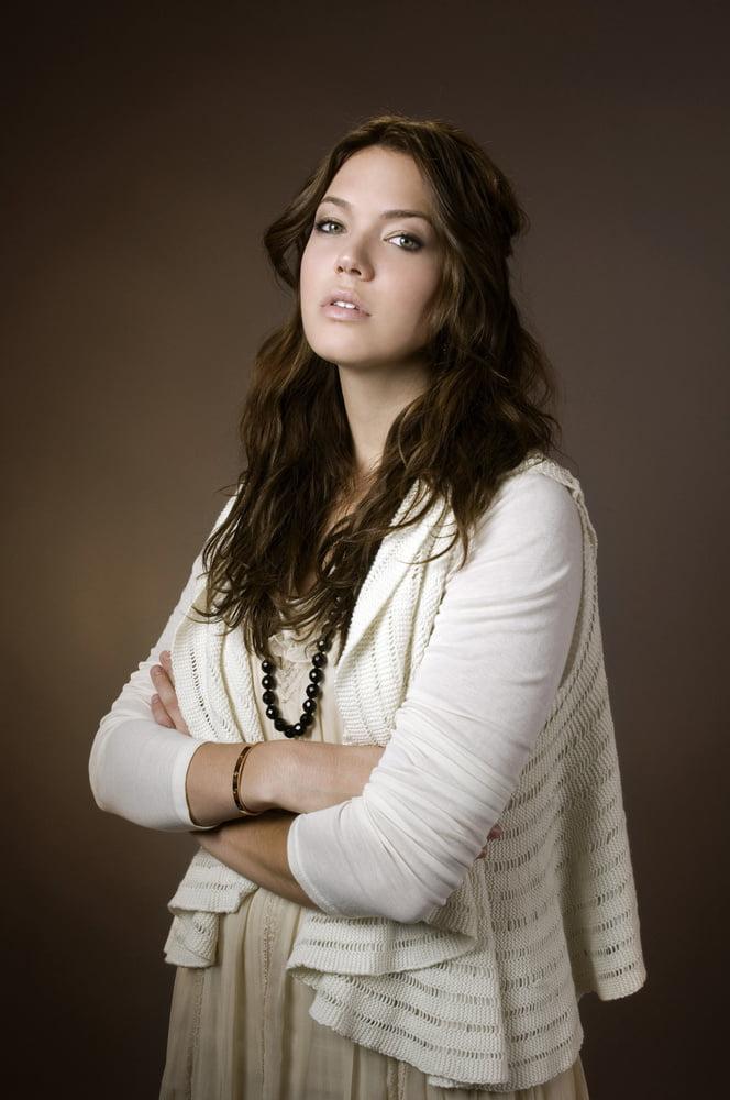 19P Mandy Moore - Dedication Cast Portraits (2007)